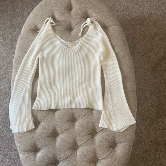 Lightweight Shoulder Tie Sweater - Picture 5 of 10